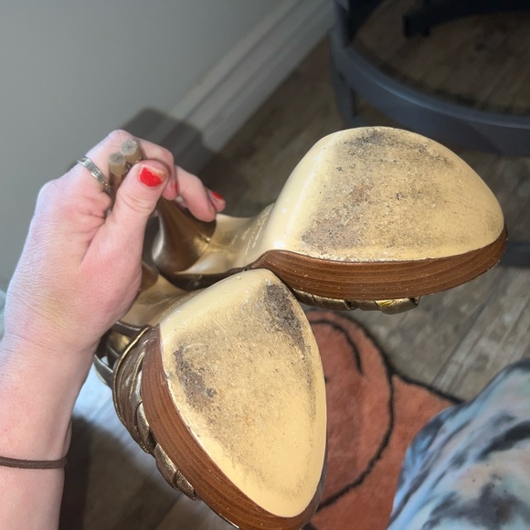 Guess by Marciano 4 inch high heel shoes - Picture 5 of 5